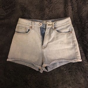 Bullhead Light Washed High-Waisted Mom Shorts